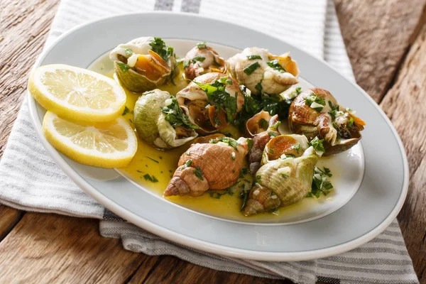 French Recipe Whelks Sauce Butter Garlic Parsley Lemon Close Table — Stock Photo, Image