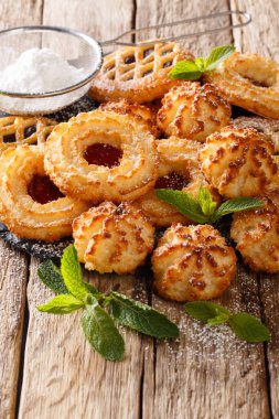 tanımlama bilgilerini rocher coco, couque ve marimbas yakın çekim bir tablo kümesi. Vertica