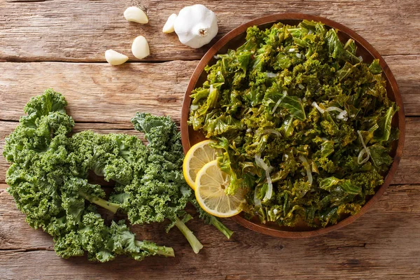 Φρεσκομαγειρεμένα Kale Λάχανο Γκρο Πλαν Κρεμμύδι Και Σκόρδο Και Λεμόνι — Φωτογραφία Αρχείου
