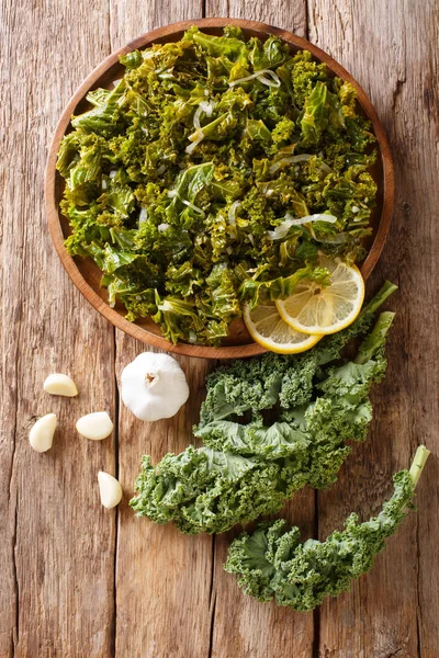 Φρεσκομαγειρεμένα Kale Λάχανο Γκρο Πλαν Κρεμμύδι Και Σκόρδο Και Λεμόνι — Φωτογραφία Αρχείου