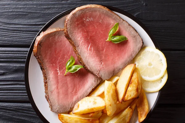 Steak Bœuf Grillé Juteux Avec Pommes Terre Rôties Citron Gros — Photo