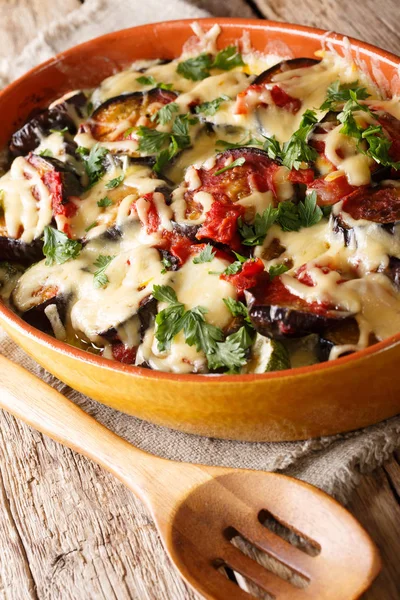 Casseruola Melanzane Fatta Casa Con Pomodori Erbe Aromatiche Formaggio Una — Foto Stock