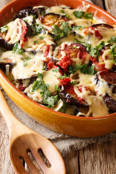 Casseruola Verdure Melanzane Con Pomodori Mozzarella Parmigiano Primo Piano Piatto — Foto Stock