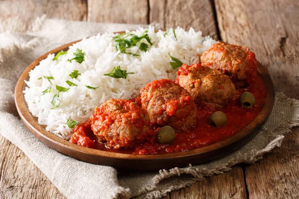 Carnes Ternera Griegas Caseras Soutzoukakia Salsa Tomate Con Arroz Cerca —  Fotos de Stock