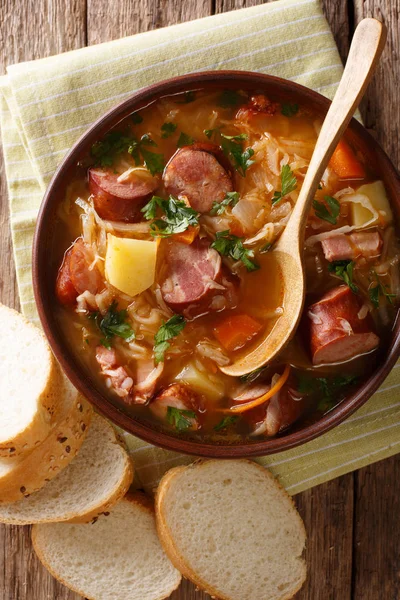 Deliziosa Zuppa Crauti Con Salsicce Verdure Primo Piano Una Ciotola — Foto Stock