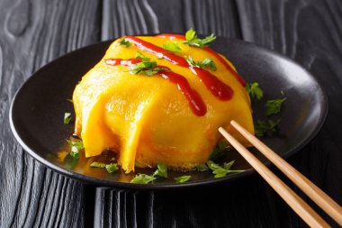 Japon menü. Pirinç, tavuk, vegeta Omurice baharatlı omlet