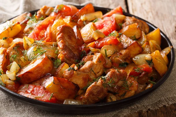 Gürcü geleneksel tarifi ojahuri biftek ve patates ile kapatmak