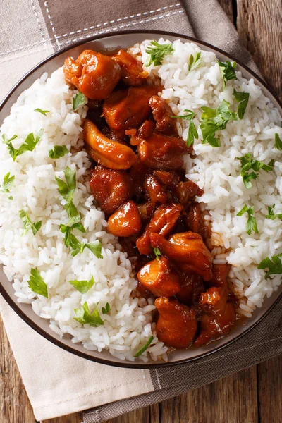 Louisiana food: bourbon chicken with garnish of rice close-up se — Stock Photo, Image