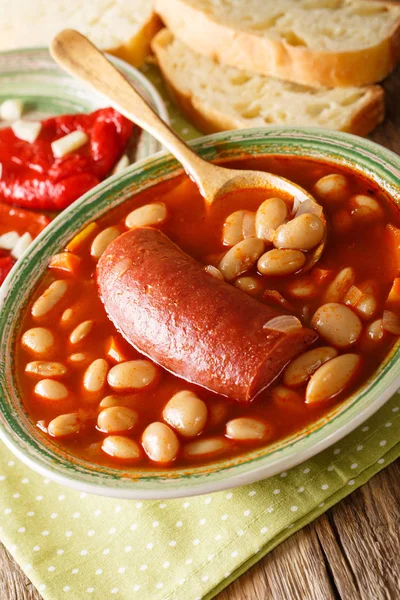 Sopa Pasulj Comida Balcânica Com Salsicha Servida Com Pimenta Conserva — Fotografia de Stock