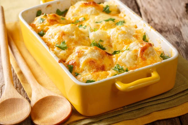 Vegetable Casserole Cauliflower Cheese Eggs Cream Close Baking Dish Table — Stock Photo, Image