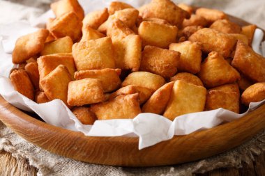 Otantik tarifi Batı Afrika çene çene closeup masanın üzerine bir kase yemek saati. Horizonta