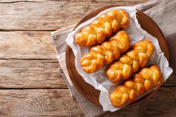 Geleneksel Koeksisters Güney Afrikalı yapışkan halka tatlı, yapışkan