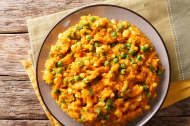 Irio tatlı patates püresi bezelye ve Mısır - klasik Kenya çanak closeup plaka ile. abov üzerinden yatay üstten görünüm