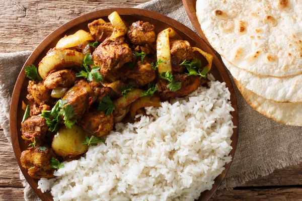 Pollo Indio Picante Hacer Pyaaza Con Cebollas Servidas Con Guarnición — Foto de Stock