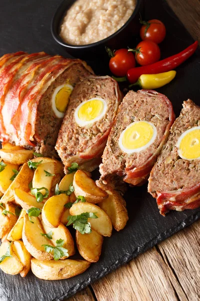 Baked Meat Loaf Wrapped Bacon Stuffed Egg Served Potato Wedges — Stock Photo, Image