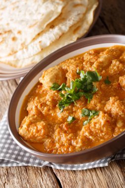 Tavuk Changezi tavuk harika lezzetleri ile birlikte masaya bir tabak lor ve krem yakın çekim soğan, badem ve kaju hamur pişirilir mughalai bir yemektir. Vertica