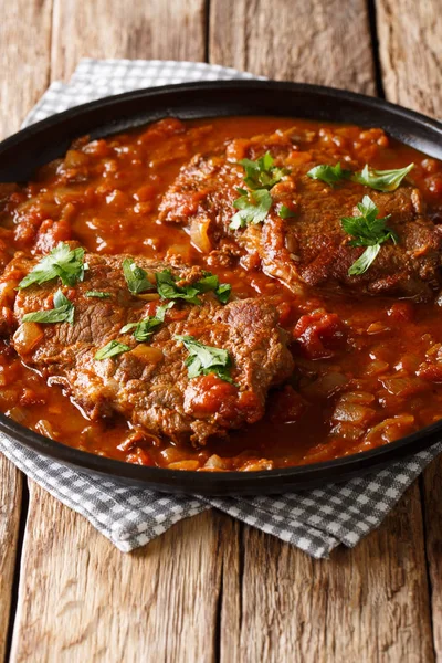 Comida Sufocada Bife Suíço Molho Tomate Picante Com Legumes Close — Fotografia de Stock