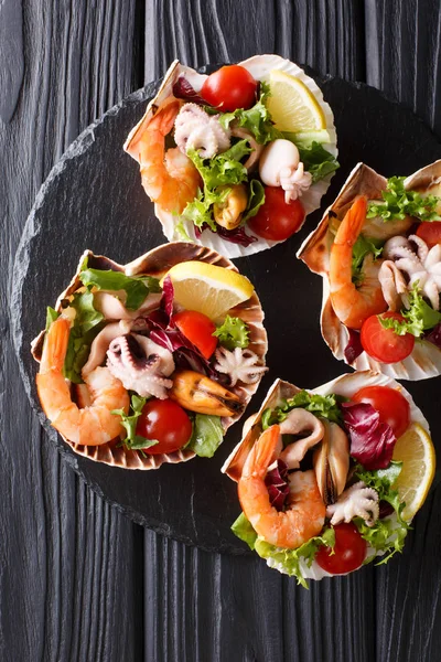 Salada Lanche Saudável Camarão Frutos Mar Polvo Bebê Mexilhões Vieiras — Fotografia de Stock