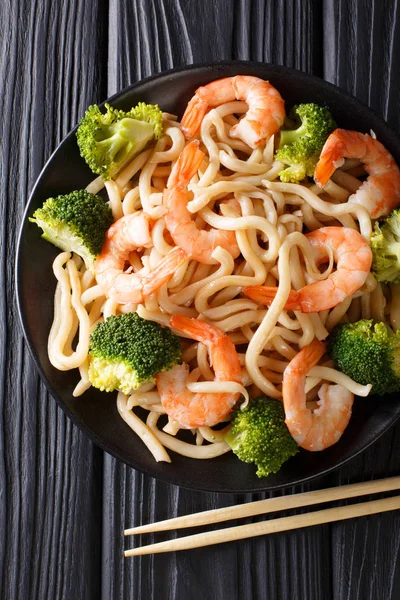 Japanese Healthy Food Udon Noodles Shrimps Broccoli Closeup Plate Table — Stock Photo, Image