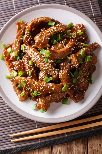 Asiatisches Essen Teriyaki Rindfleisch Mit Grünen Zwiebeln Und Sesam Nahaufnahme — Stockfoto