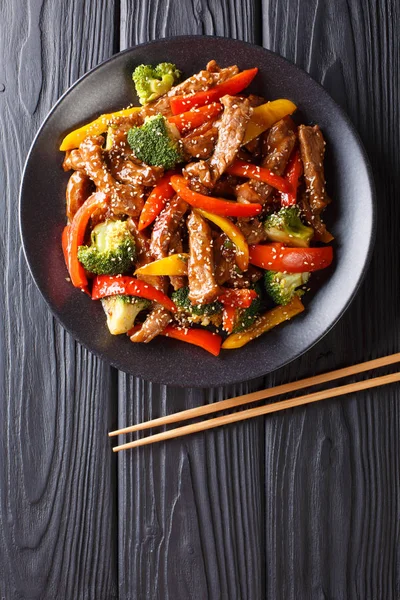 kırmızı ve sarı biber ile lezzetli Asya teriyaki sığır eti, 