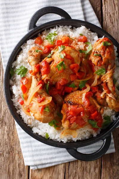 Pollo Haitiano Salsa Tomate Picante Con Guarnición Arroz Cerca Una — Foto de Stock