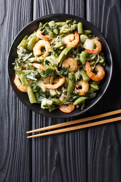 Délicieuses Crevettes Royales Pelées Avec Mélange Rafraîchissant Pak Choi Épinards — Photo