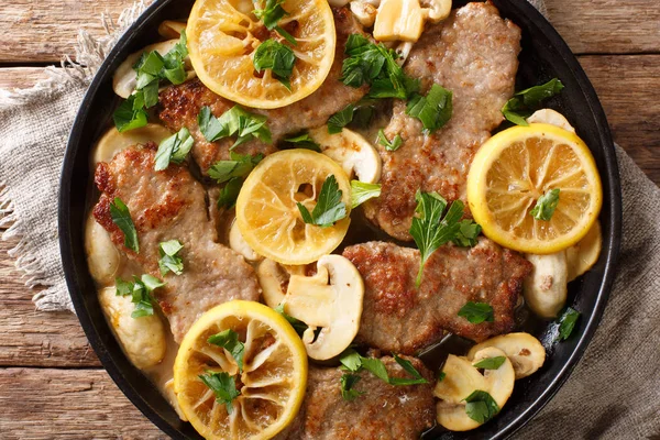 Italian Veal Scaloppini Mushrooms Lemons Sauce Close Frying Pan Table — Stock Photo, Image