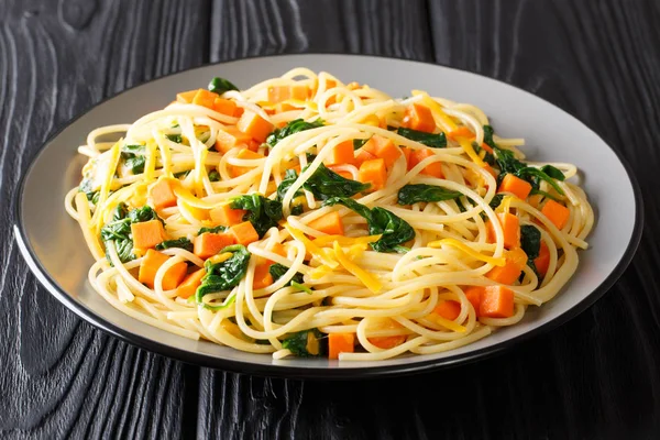 Recette Spaghettis Végétariens Simples Avec Citrouille Épinards Fromage Gros Plan — Photo