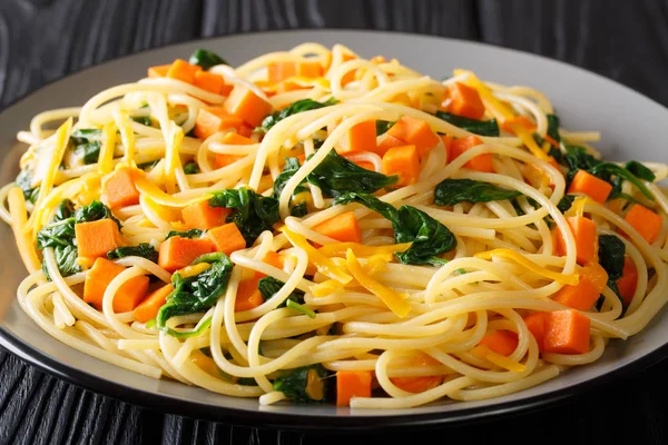 Repas Automne Sain Spaghettis Citrouille Aux Épinards Fromage Cheddar Gros — Photo