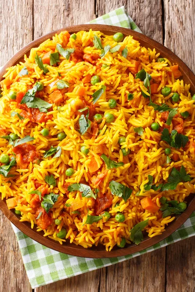 Вегетарианский Индийский Рис Овощами Крупным Планом Тарелке Вертикальный Вид Сверху — стоковое фото