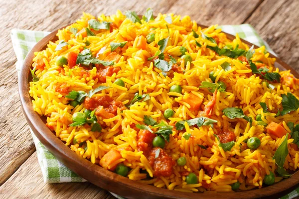 Arroz Tradicional Indio Comida Callejera Con Verduras Cerca Plato Sobre — Foto de Stock