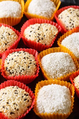 Dikey geleneksel Japon pirinç tatlı mochi mix closeu