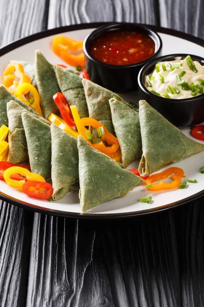 Delicious Deep Fried Green Samosa Sauces Peppers Closeup Plate Table — Stock Photo, Image