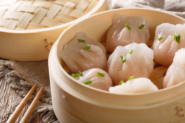 Çin köfte geleneksel vapur servis. rustik arka plan. Horizonta