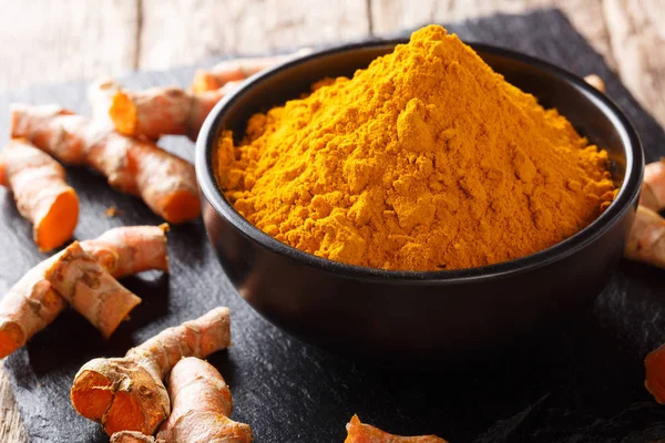 Organic Turmeric Powder Bowl Fresh Root Close Table Horizonta — Stock Photo, Image