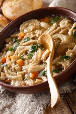 Lehçe flaki sebze yakın çekim masanın üzerinde bir kase ile güveç. Vertica