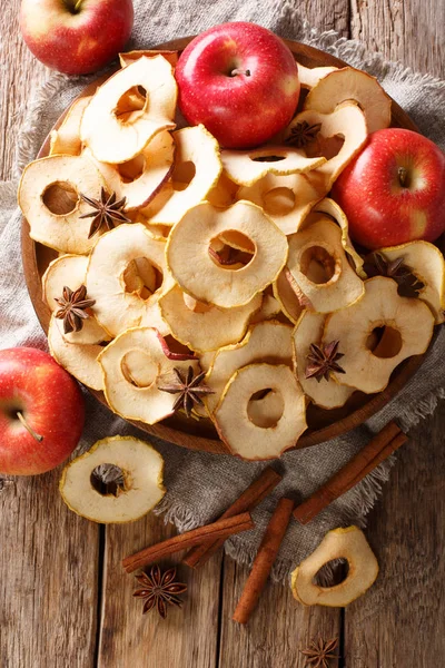 Gezond Eten Apple Chips Met Kaneel Steranijs Close Een Bord — Stockfoto