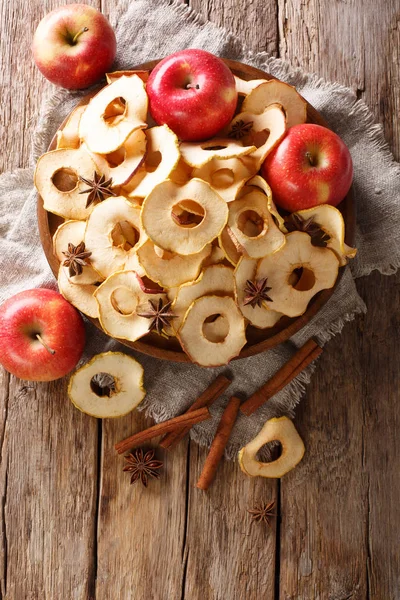 Apple Chips Cinnamon Star Anise Close Plate Table Vertical Top — Stock Photo, Image