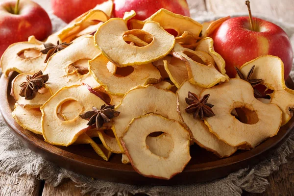 Apple Chips Cinnamon Star Anise Close Plate Table Horizonta — Stock Photo, Image