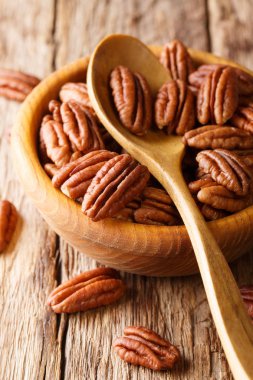 Pekan somun - sağlıklı snack ve bir kase closeup tablosundaki madde. Vertica