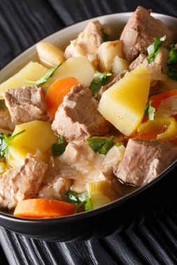 Sebze ve üç çeşit ile kalın Alman çorbası Pichelsteiner 