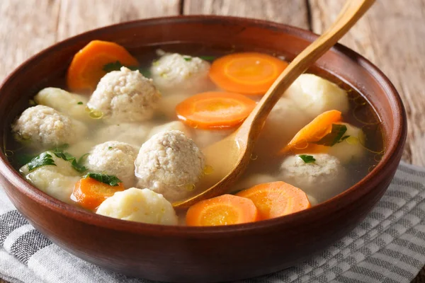 Sup Ayam Buatan Sendiri Dengan Bakso Daging Pangsit Dan Sayuran — Stok Foto