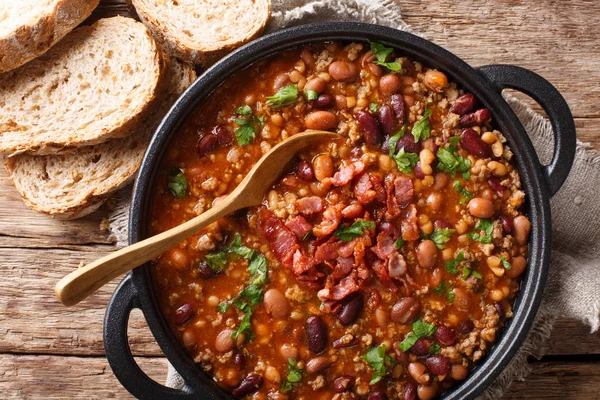 Crock Pot Beans Com Carne Moída Bacon Molho Picante Closeup — Fotografia de Stock