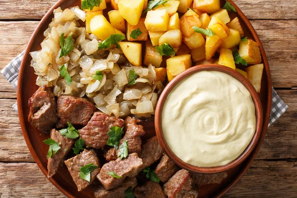 Carne Rydberg Com Cebolas Cozidas Batatas Fritas Com Molho Mostarda — Fotografia de Stock