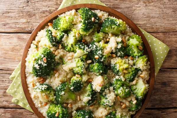 Homemade broccoli salad with quinoa and pine nuts closeup on the — Stock Photo, Image