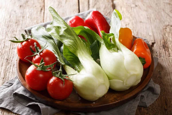 Rustic style vegetables like fresh baby bok choy, tomatoes and p — Stock Photo, Image