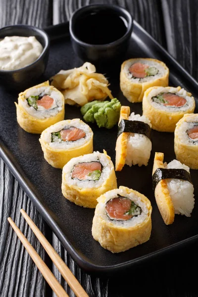 Japanisches Frühstücksset tamagoyaki Sushi-Rolle mit Reis, Käse, — Stockfoto