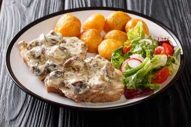 Mantar ile krem peynir sosu kızarmış domuz bonfile, n