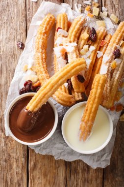İspanyol tatlı churros sıcak çikolata ve yoğunlaştırılmış ile servis 